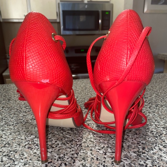 Just Fab Red pump with tassel straps - Picture 5 of 7